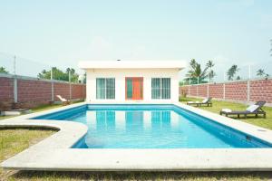 Bamboo La Perla del Puerto Pool & Beach