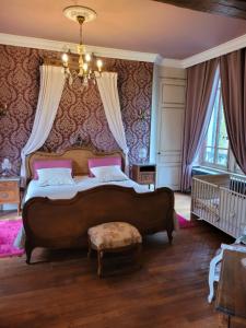 B&B / Chambres d'hotes Chateau St Sulpice Chambre Pampilles : photos des chambres