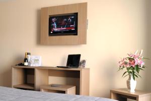 Hotels The Originals City, Hotel de France, Bessines-sur-Gartempe (Inter-Hotel) : Chambre Triple