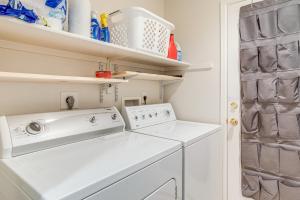 5 Mi to Cherry Creek State Park Cozy Family Home!