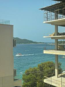 Green Stone lamela B