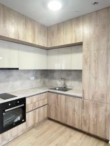 Green Stone lamela B