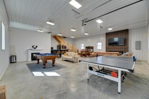 5 Mi to Slopes! Group Ski House w/ Game Room