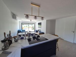 Villa neuve avec piscine