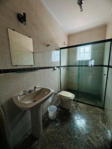 Casa pet friendly Guarujá condomínio Jardim Acapulco