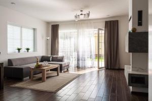 1 House Between Two Lakes