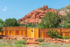 Amazing Views for Family Red Rock Trail House