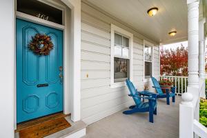 The Heart of Sonoma Plaza, Stylish 1877 Victorian