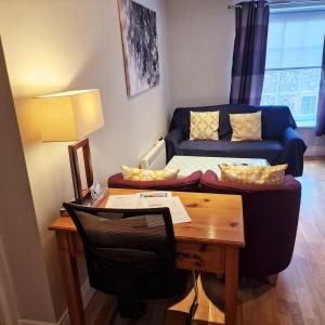 1st-floor 2-br 2-shower Room Patio & Parking