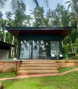 Jako Doma Beachfront Cabana