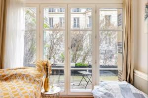 Beautiful apartment with terrace & home cinema in Paris 8