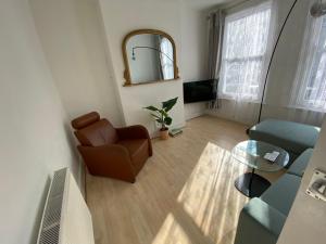 Vauxhall C-London cosy garden flat