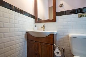 Olympias Apartments by Traser