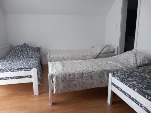 Tri šešira Ljubovija