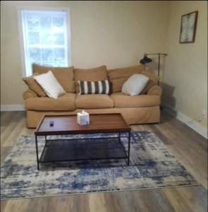 Stylish and Convenient with WiFi & Fenced yard