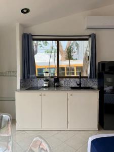 Hermoso y brillante alojamiento con piscina