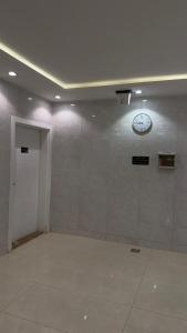 شقة صغيره بمطبخ وسرير ماستر ودورة مياة قريب الحرم