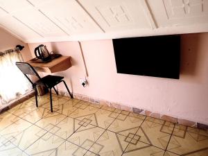 Sunset Junction Lodge & Tours