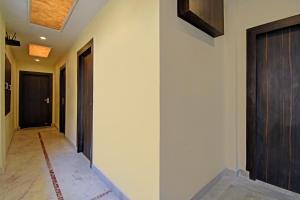 Collection O by OYO Ketan Regency Near Acropolis Mall