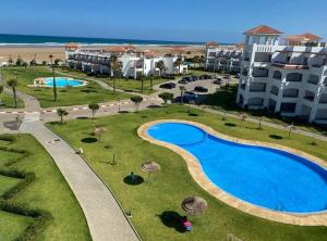 Waterfront apartment with private solarium