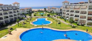 Waterfront apartment with private solarium