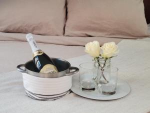 Venice Beach Bungalow by ArtSpace Locations