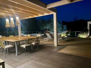 VillaSerenita Piscine chauffee Jacuzzi Petanque Ping pong Baby Foot : photos des chambres