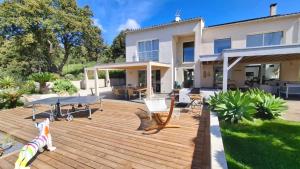 VillaSerenita Piscine chauffée Jacuzzi Pétanque Ping pong Baby Foot