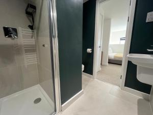 Stylish Duplex Apartment in Central Manchester by Irwell Stays