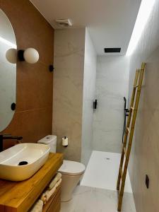 Alpha Estudios, Apartamentos turísticos