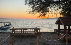 Annas Beach House - luxury private beachfront villa