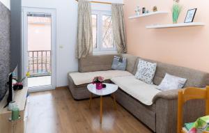 Nice Apartment In Makarska With Lake View