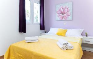 Nice Apartment In Makarska With Lake View