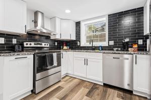 Chic 2BR Bungalow House