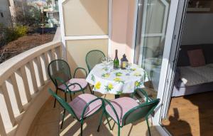 Nice Apartment In Makarska With House Sea View