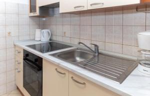 Nice Apartment In Makarska With House Sea View