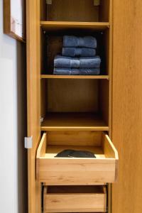 1 min Oxford Street!