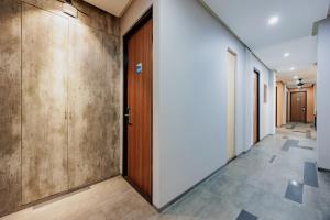 RedDoorz Plus near Radio Dalam 3