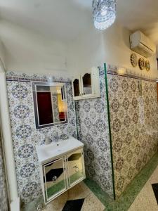 Serene Central Home Near Beach - High Speed WiFi, Free Parking