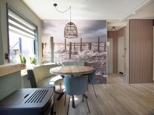 Modern 4-person bungalow near beach