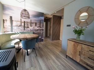 Modern 4-person bungalow near beach