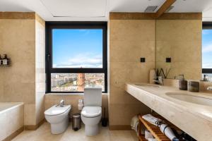 Penthouse Duplex with TOP Views!