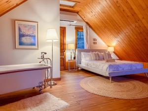 Le Saïra Spa, billiards, sauna, AC, St-Donat