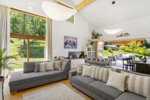 New Modern Chalet Mont Blanc Mountain Views - 4hvězdičkové hotely ve městě Les Houches