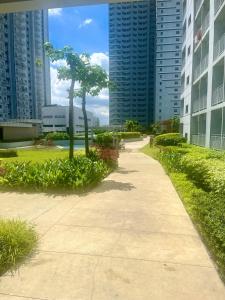 Relaxing 1Br in Quezon City, garden view with pool & mall