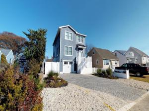 Single Family, Beach Badges, Private Yard, Hot Tub, Jacuzzi-Jet Tub, Wifi, Bay Side Single Family Home In Ship Bottom,