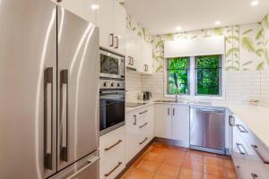 7 Hill Villa Port Douglas with incredible ocean views