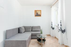 Apartments by the sea Tucepi, Makarska - 24643