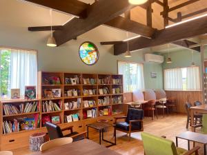 宿と図書サロン 花車 Hanagurum Inn