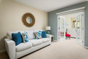 Sunrise Serenity Panoramic Views and Resort Living